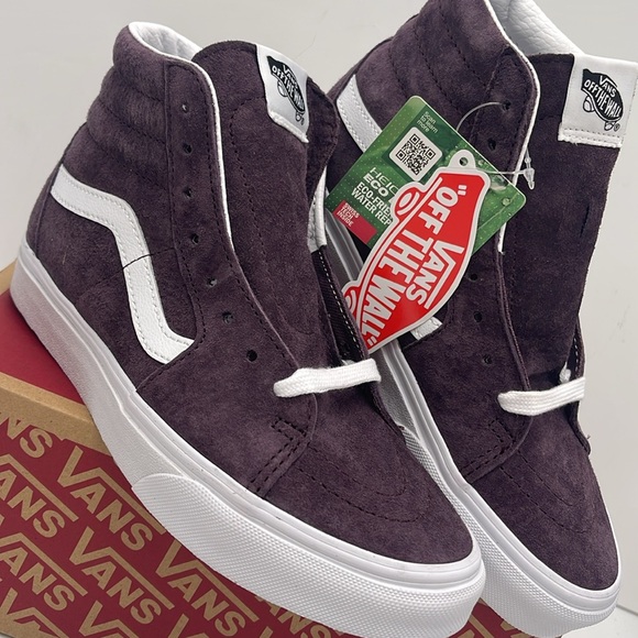 Vans WMNS High-Top Sneakers - Purple and White Sk8-Hi
Pig Suede Wine Tasting - Picture 6 of 16